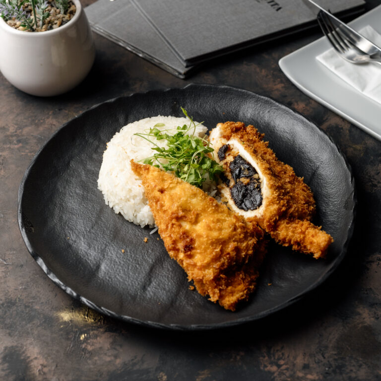 Csirkemell aszalt szilvával és füstölt sajttal töltve