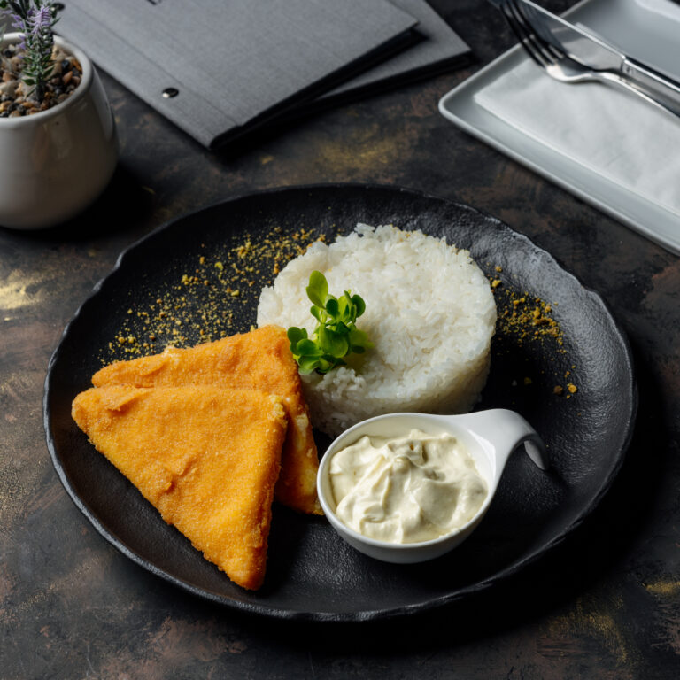 Rántott sajt rizzsel