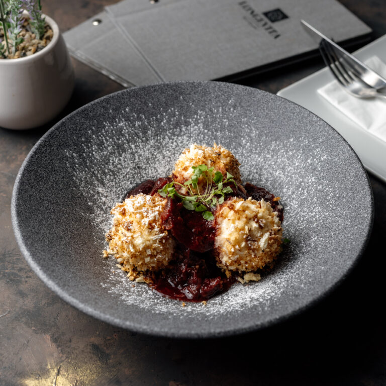 Túrógombóc szezonális gyümölcsraguval