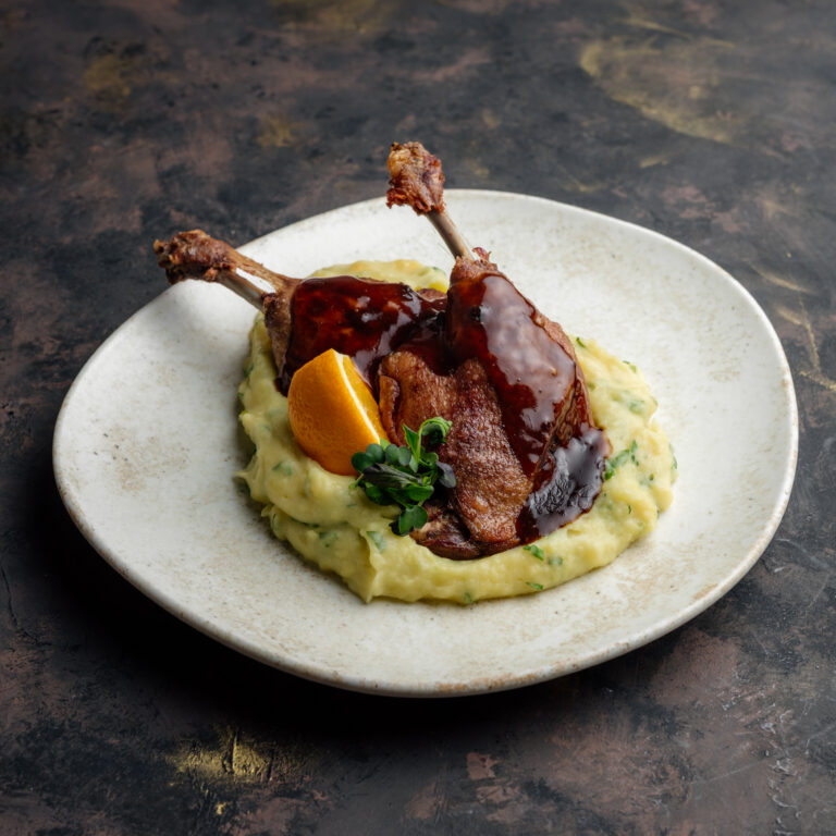 Sous-vide kacsacomb narancsos jus-vel, zöldűszeres burgonyapürével